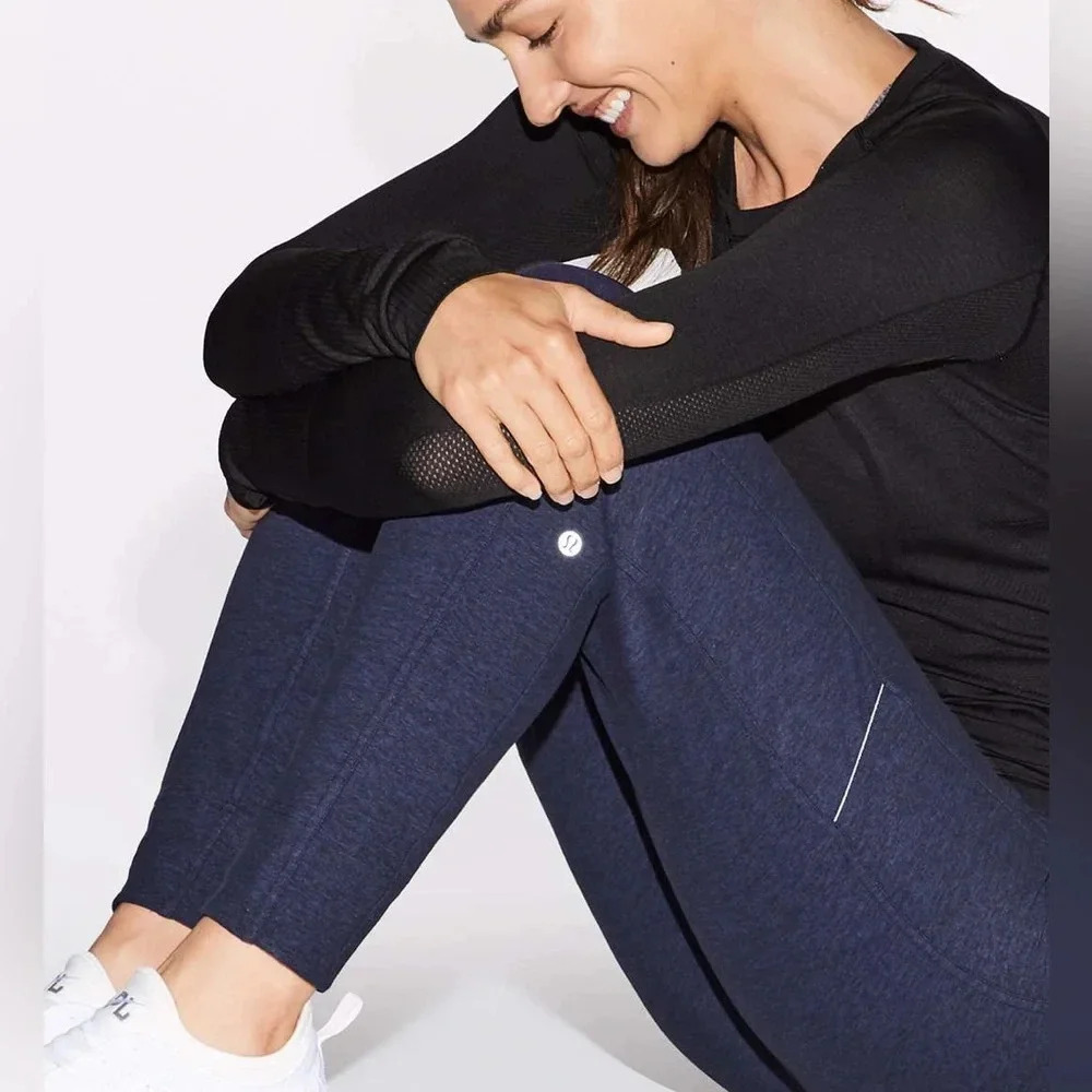 Lululemon Run On Jogger (28") Size 4 in Heathered Hero Blue / Black